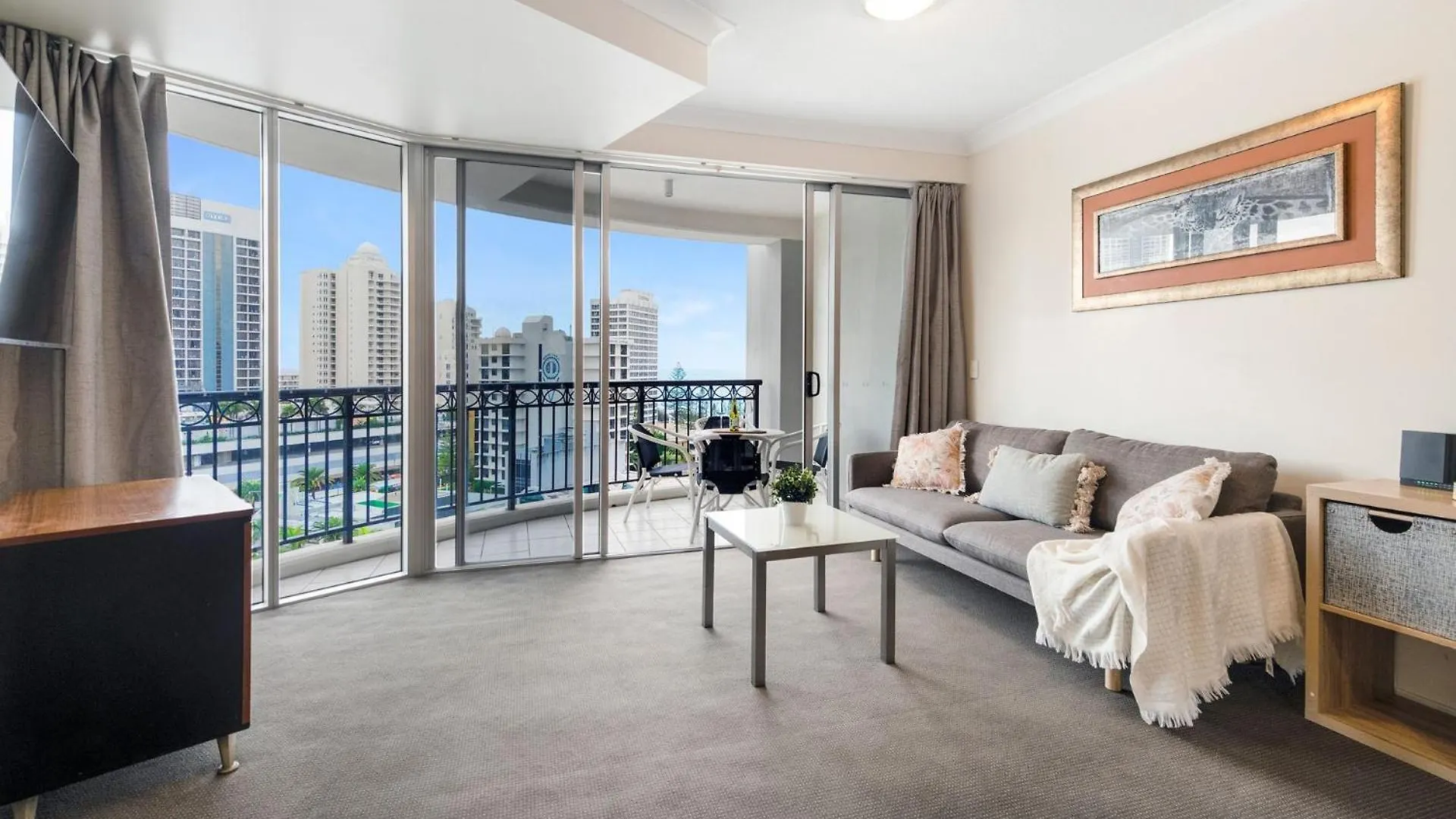 Chevron Renaissance - Spacious 2 Bedroom Haven - Coasthm Gold Coast