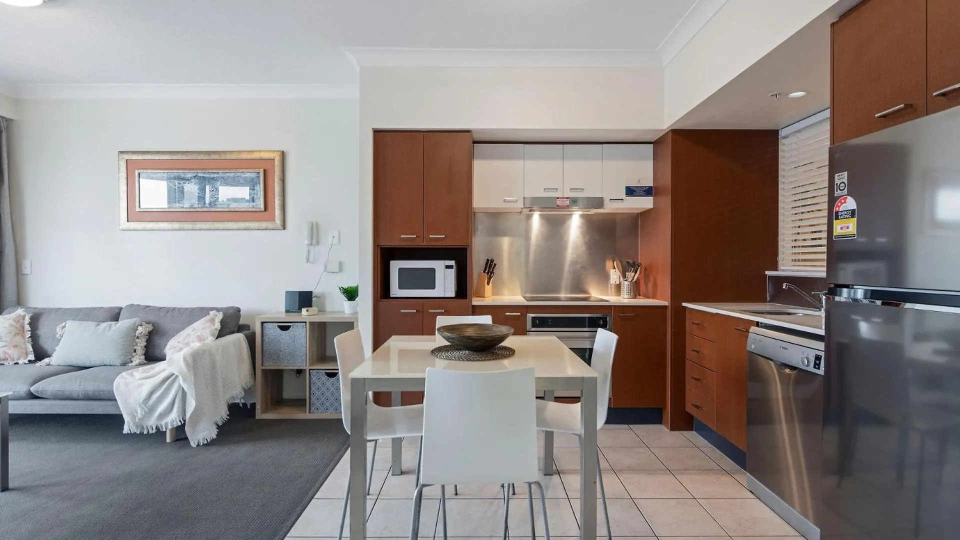 Chevron Renaissance - Spacious 2 Bedroom Haven - Coasthm Gold Coast